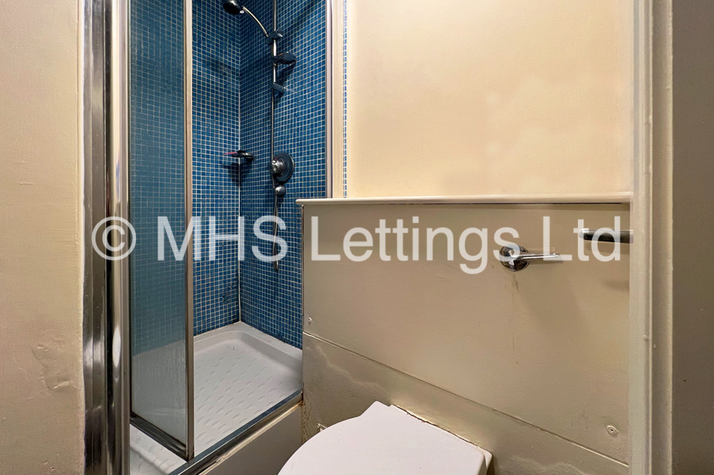 Photo of 3 Bedroom Apartment in 2 Railway Apartments, Leeds, LS5 3GY