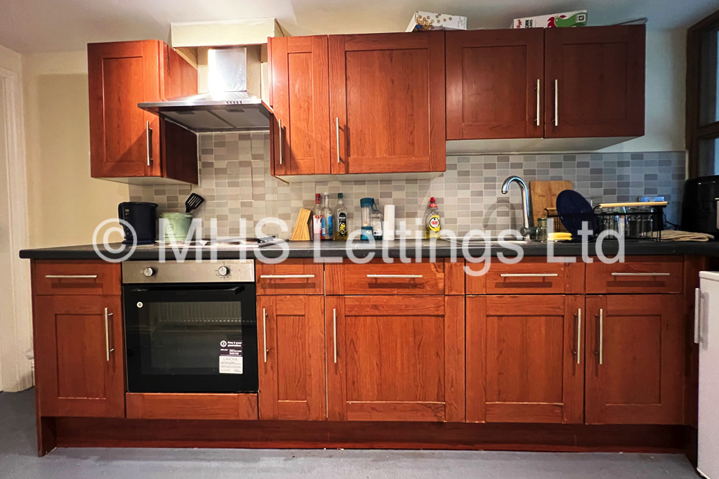 Photo of 3 Bedroom Apartment in 2 Railway Apartments, Leeds, LS5 3GY