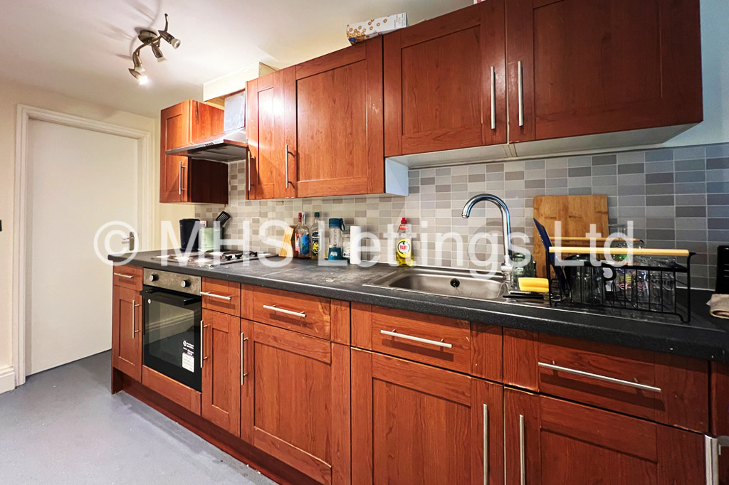Photo of 3 Bedroom Apartment in 2 Railway Apartments, Leeds, LS5 3GY