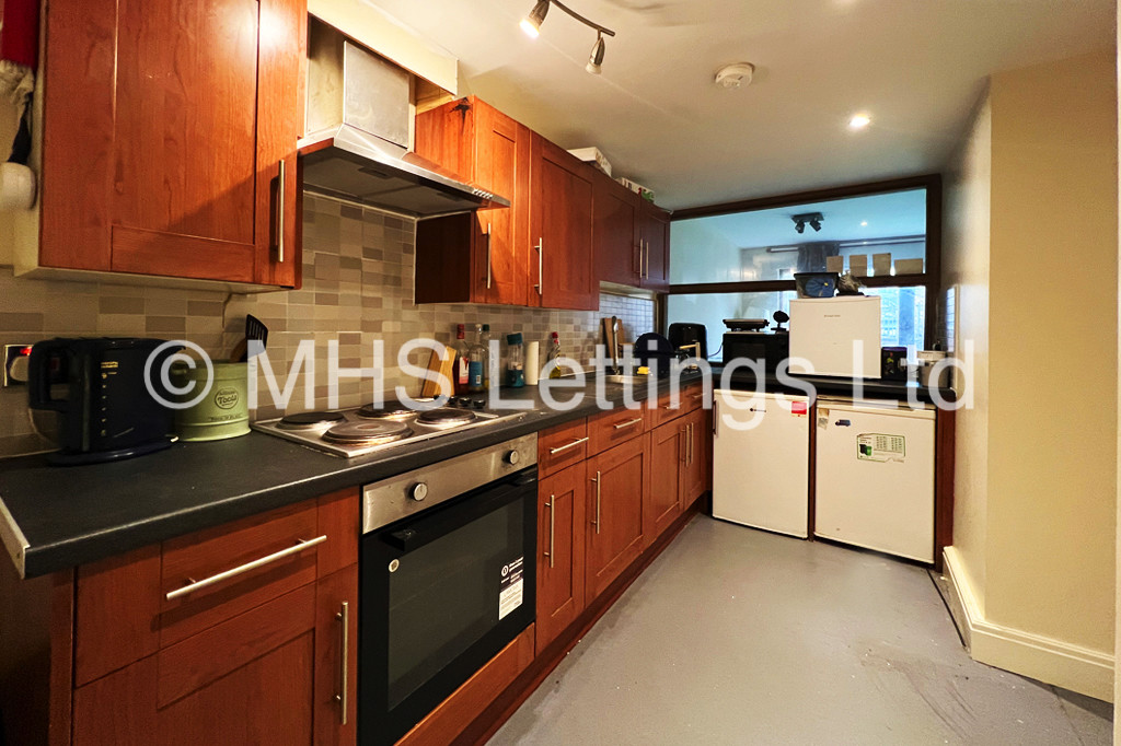 Photo of 3 Bedroom Apartment in 2 Railway Apartments, Leeds, LS5 3GY
