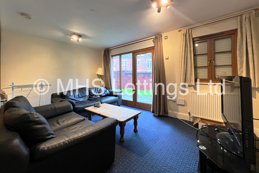 2 Railway Apartments, Leeds, LS5 3GY