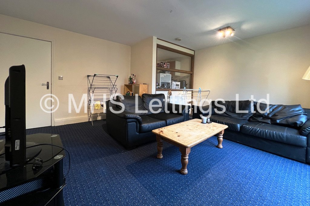 Photo of 3 Bedroom Apartment in 2 Railway Apartments, Leeds, LS5 3GY