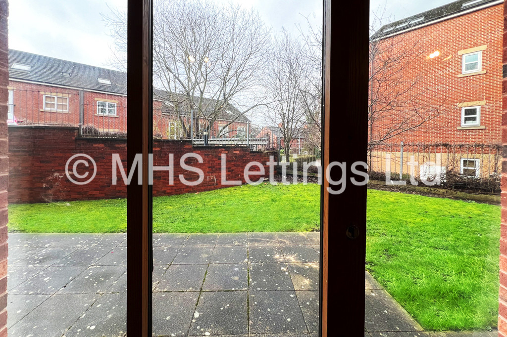 Photo of 3 Bedroom Apartment in 2 Railway Apartments, Leeds, LS5 3GY