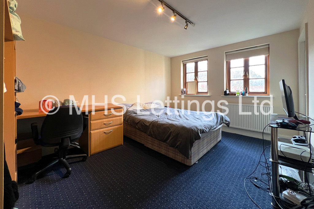 Photo of 3 Bedroom Apartment in 2 Railway Apartments, Leeds, LS5 3GY