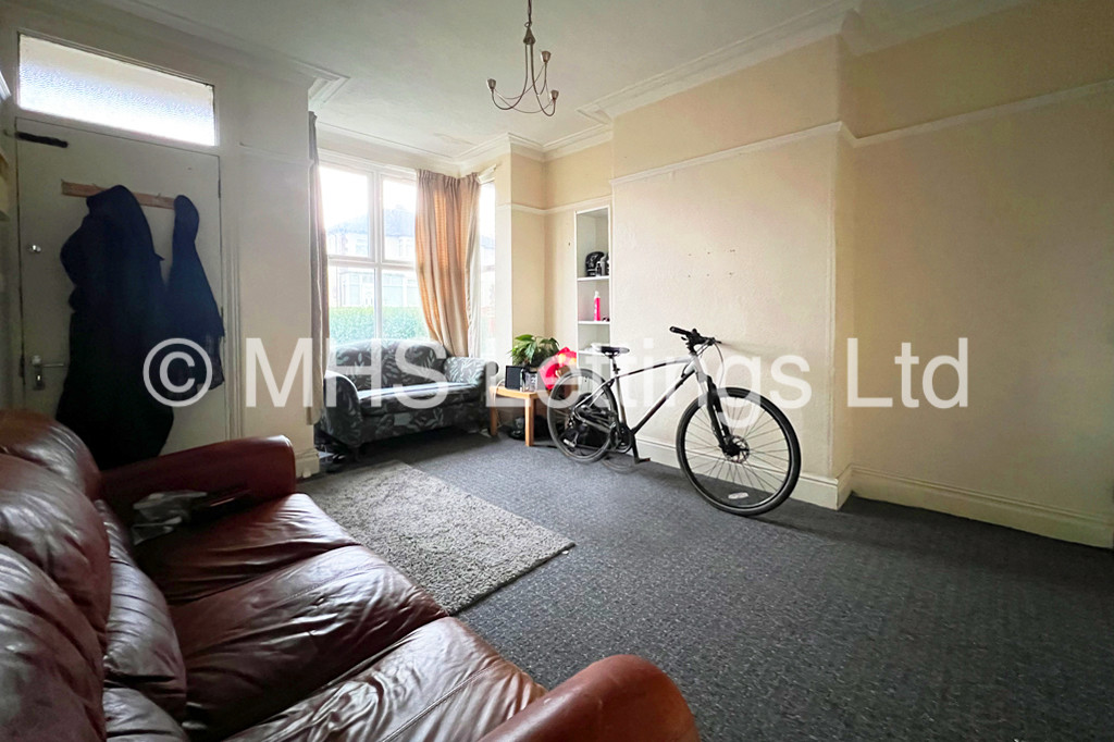 Photo of 4 Bedroom Mid Terraced House in 16 Newport View, Leeds, LS6 3BX