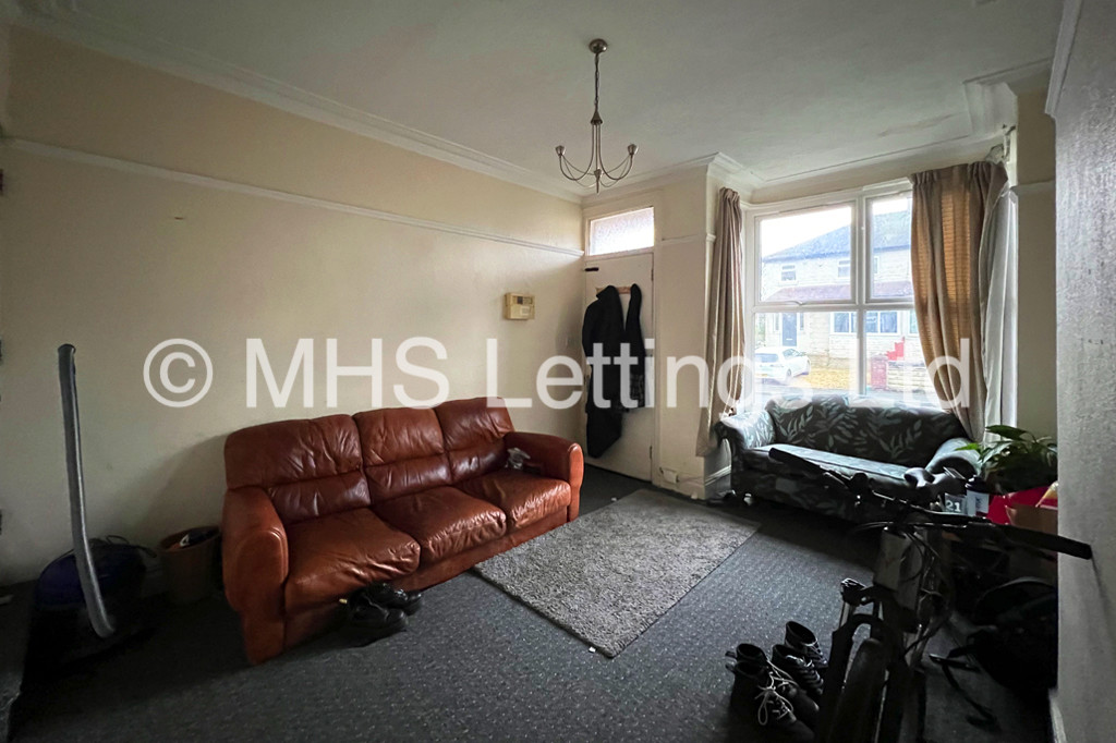 Photo of 4 Bedroom Mid Terraced House in 16 Newport View, Leeds, LS6 3BX