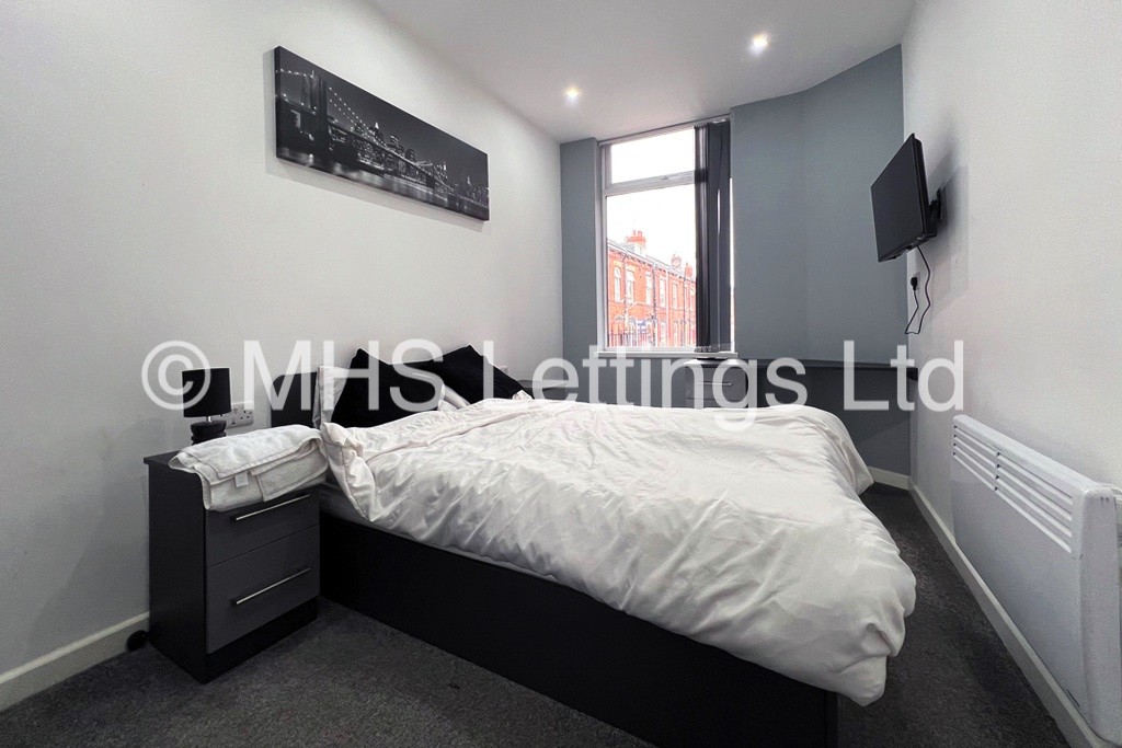 Photo of 2 Bedroom Apartment in Flat 1, 12 Noster Hill, Leeds, LS11 8QE