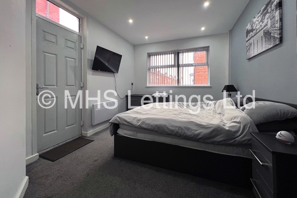 Photo of 2 Bedroom Apartment in Flat 1, 12 Noster Hill, Leeds, LS11 8QE