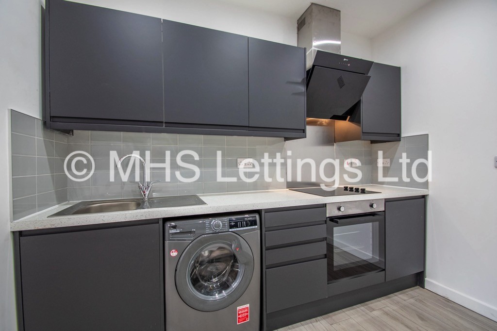 Photo of 2 Bedroom Apartment in Flat 1, 12 Noster Hill, Leeds, LS11 8QE