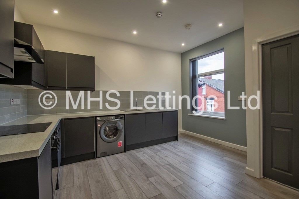 Flat 2, 12 Noster Hill, Leeds, LS11 8QE