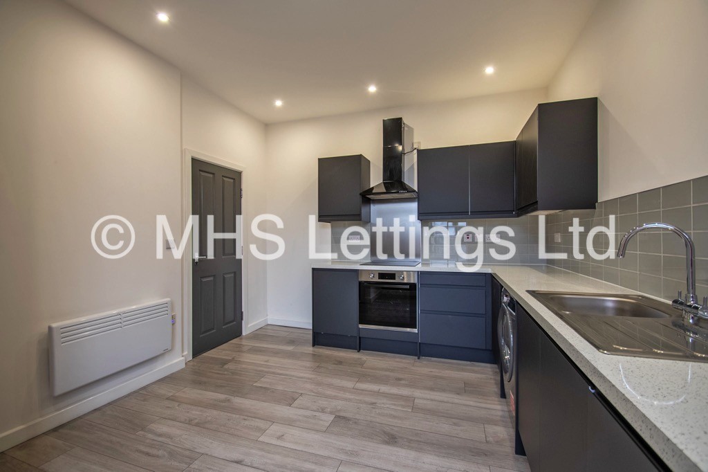 Photo of 3 Bedroom Apartment in Flat 2, 12 Noster Hill, Leeds, LS11 8QE