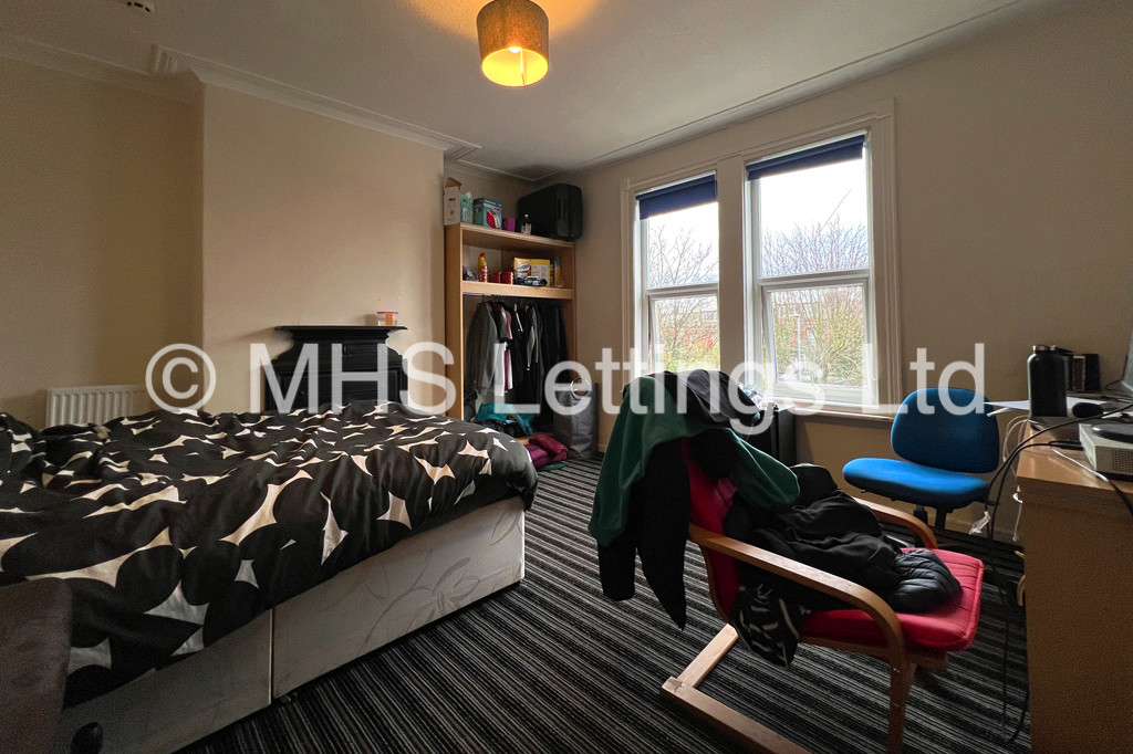 Photo of 5 Bedroom Mid Terraced House in 22 Stanmore Place, Leeds, LS4 2RR