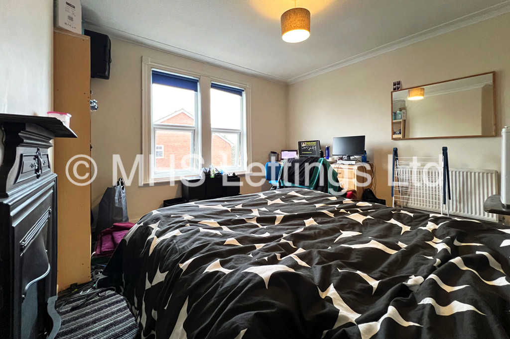 Photo of 5 Bedroom Mid Terraced House in 22 Stanmore Place, Leeds, LS4 2RR