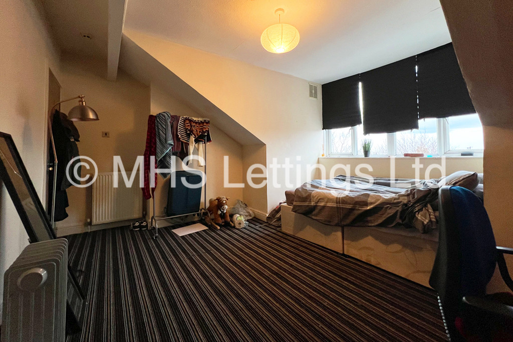 Photo of 5 Bedroom Mid Terraced House in 22 Stanmore Place, Leeds, LS4 2RR