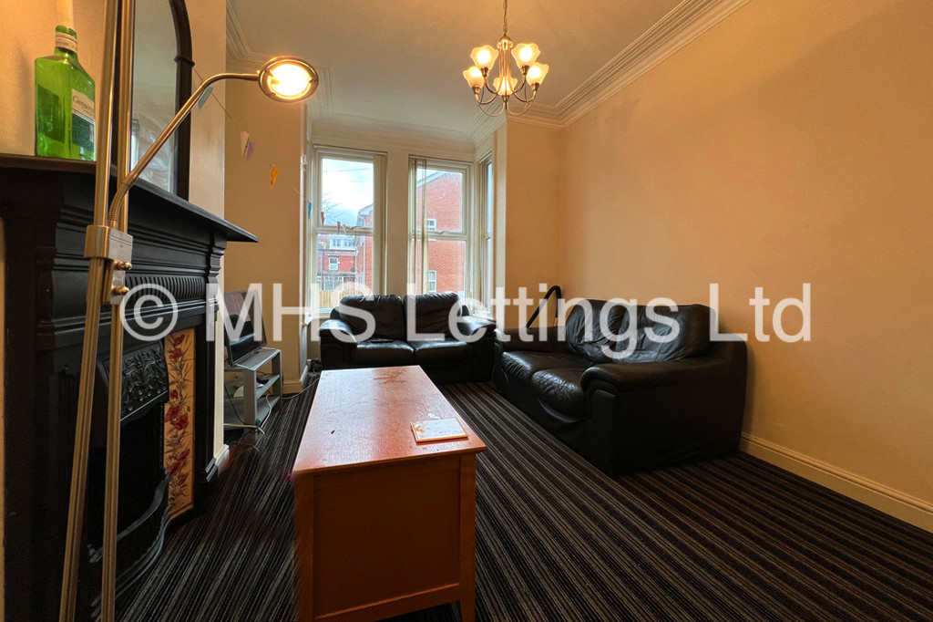 Photo of 5 Bedroom Mid Terraced House in 22 Stanmore Place, Leeds, LS4 2RR