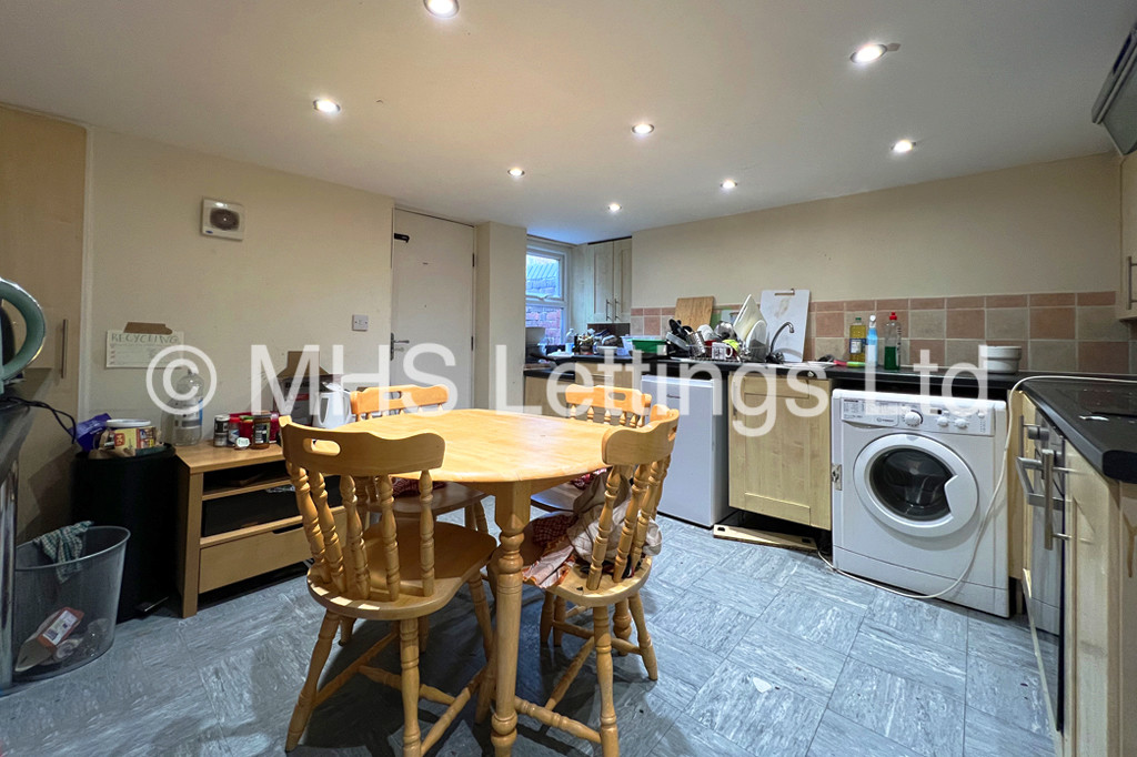 Photo of 5 Bedroom Mid Terraced House in 22 Stanmore Place, Leeds, LS4 2RR