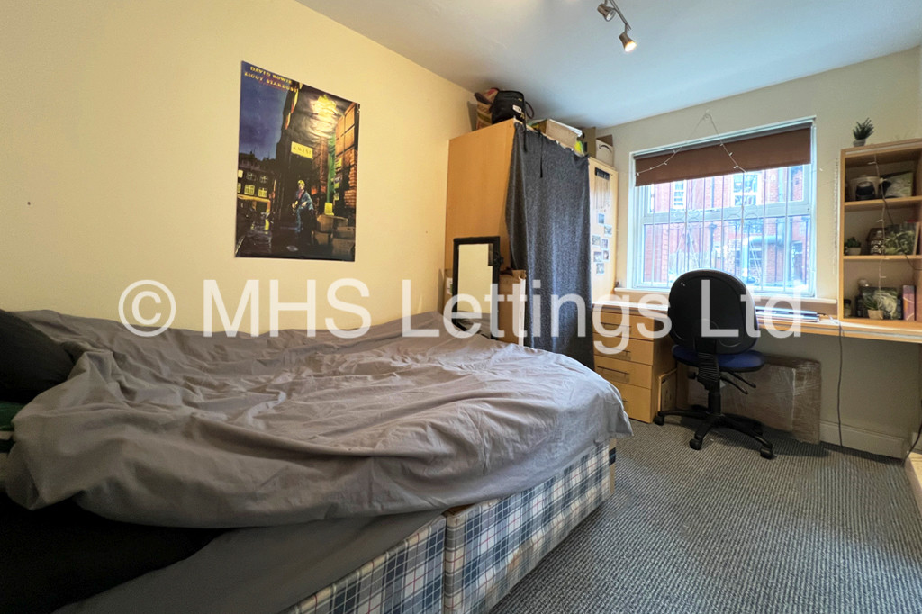 Photo of 3 Bedroom Apartment in Flat 1, Welton Road, Leeds, LS6 1EE