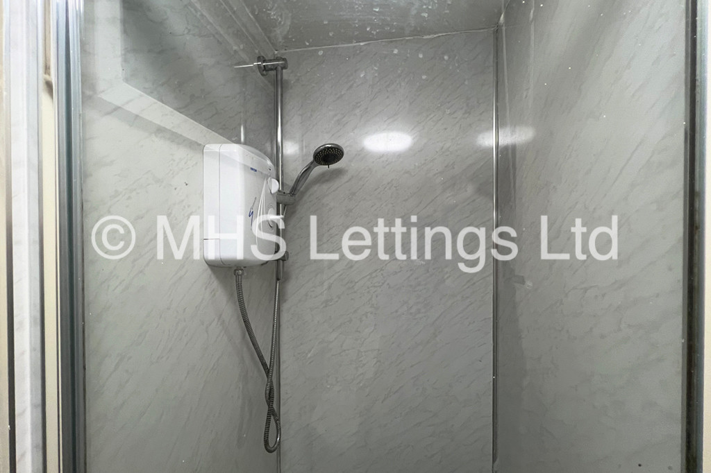 Photo of 3 Bedroom Apartment in Flat 1, Welton Road, Leeds, LS6 1EE