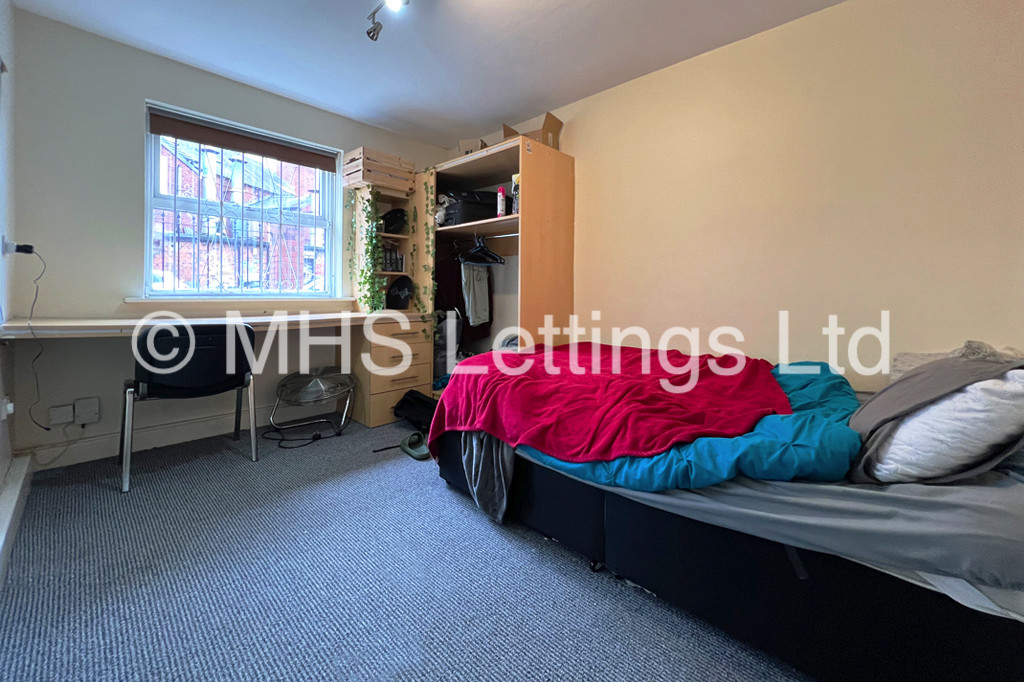 Photo of 3 Bedroom Apartment in Flat 1, Welton Road, Leeds, LS6 1EE