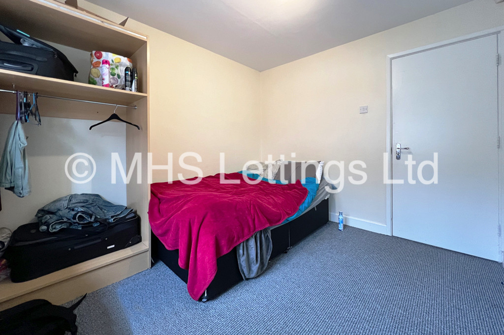 Photo of 3 Bedroom Apartment in Flat 1, Welton Road, Leeds, LS6 1EE