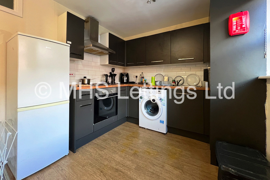 Photo of 3 Bedroom Apartment in Flat 1, Welton Road, Leeds, LS6 1EE
