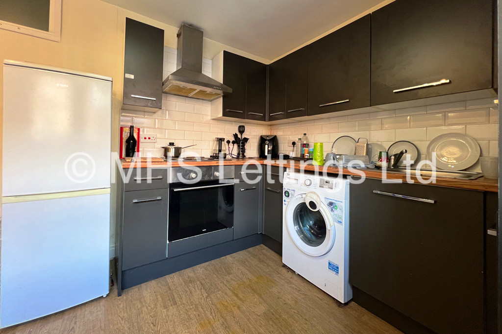 Photo of 3 Bedroom Apartment in Flat 1, Welton Road, Leeds, LS6 1EE