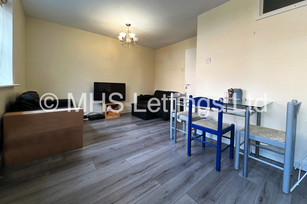 Photo of 3 Bedroom Apartment in Flat 1, Welton Road, Leeds, LS6 1EE