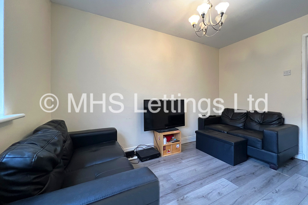 Photo of 3 Bedroom Apartment in Flat 1, Welton Road, Leeds, LS6 1EE