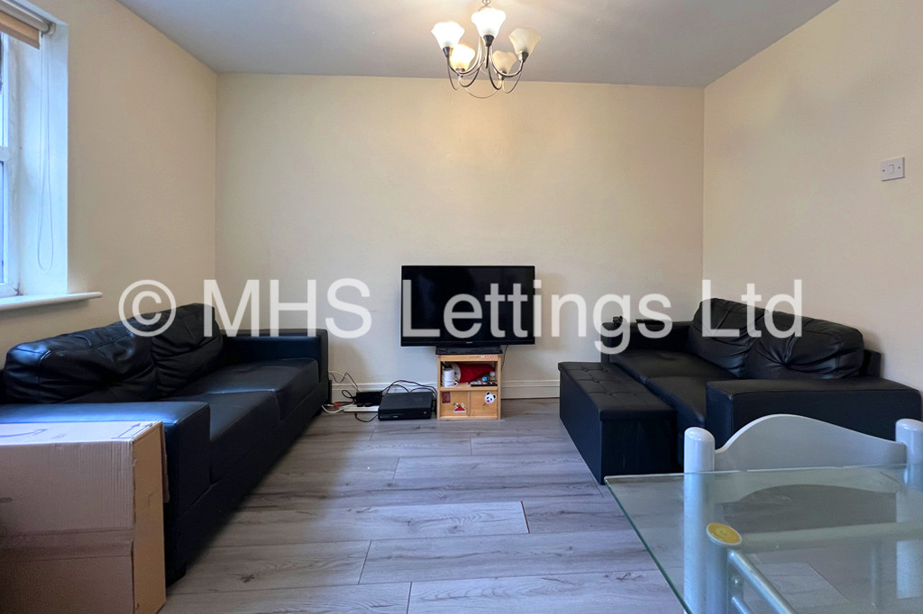 Photo of 3 Bedroom Apartment in Flat 1, Welton Road, Leeds, LS6 1EE