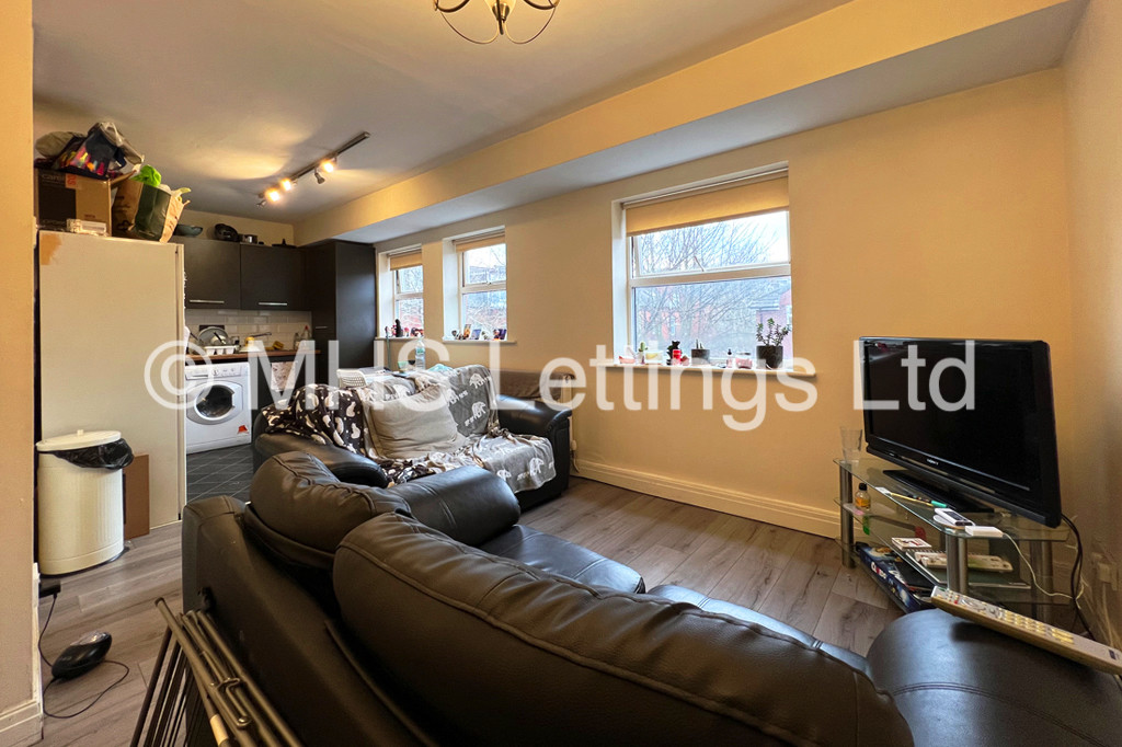 Photo of 3 Bedroom Apartment in Flat 5, Welton Road, Leeds, LS6 1EE