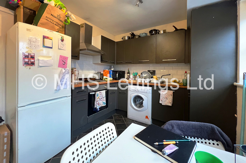 Photo of 3 Bedroom Apartment in Flat 5, Welton Road, Leeds, LS6 1EE