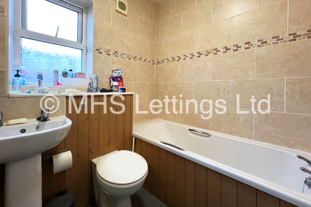 Photo of 3 Bedroom Apartment in Flat 5, Welton Road, Leeds, LS6 1EE