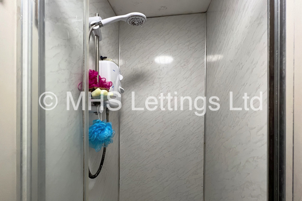 Photo of 3 Bedroom Apartment in Flat 5, Welton Road, Leeds, LS6 1EE