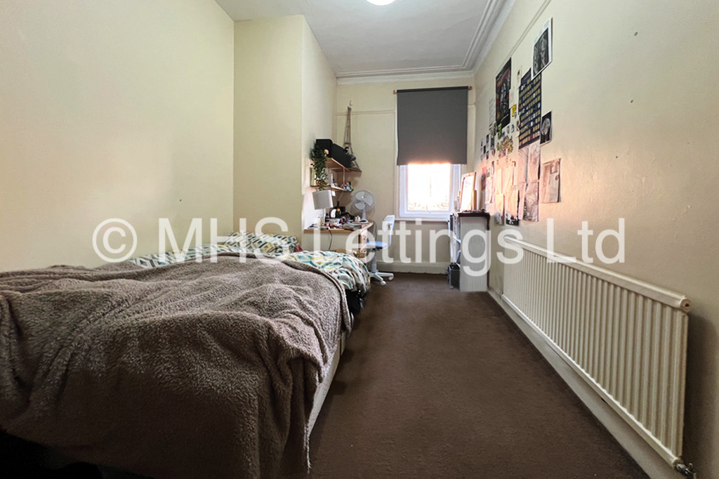 Photo of 8 Bedroom Mid Terraced House in 43 Clarendon Road, Leeds, Ls2 9NZ