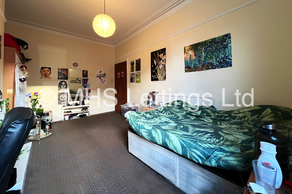 Photo of 8 Bedroom Mid Terraced House in 43 Clarendon Road, Leeds, Ls2 9NZ