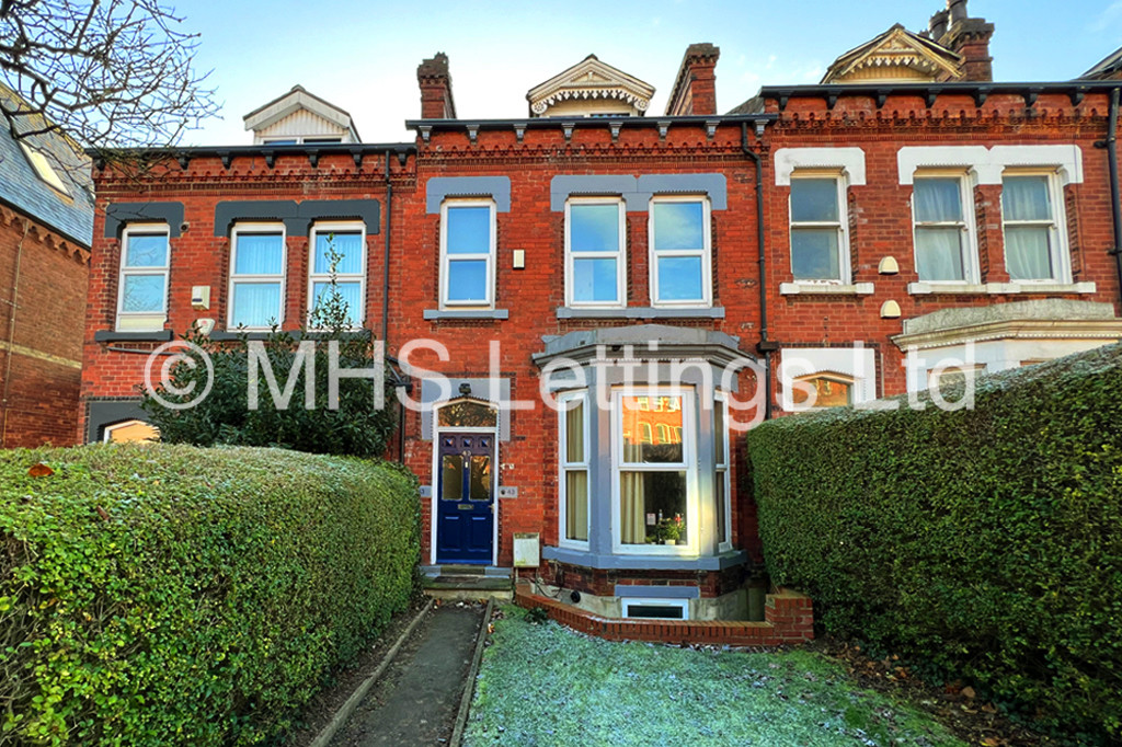 Photo of 8 Bedroom Mid Terraced House in 43 Clarendon Road, Leeds, Ls2 9NZ