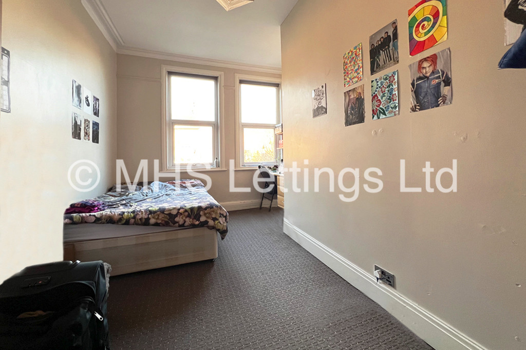 Photo of 8 Bedroom Mid Terraced House in 43 Clarendon Road, Leeds, Ls2 9NZ