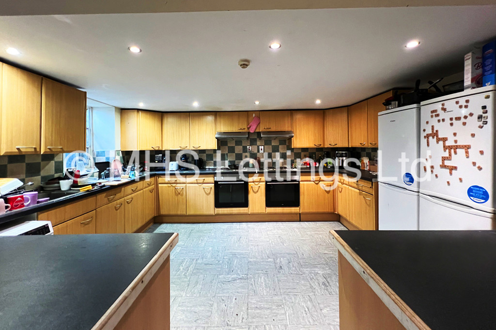 Photo of 8 Bedroom Mid Terraced House in 76 St. Michaels Road, Leeds, LS6 3BG