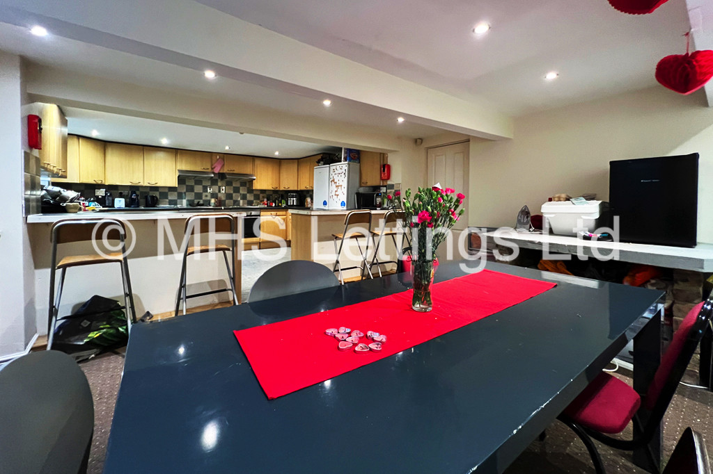 Photo of 8 Bedroom Mid Terraced House in 76 St. Michaels Road, Leeds, LS6 3BG
