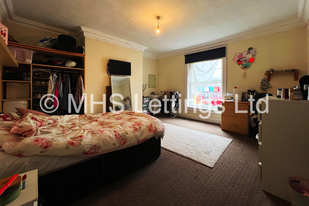 Photo of 8 Bedroom Mid Terraced House in 76 St. Michaels Road, Leeds, LS6 3BG