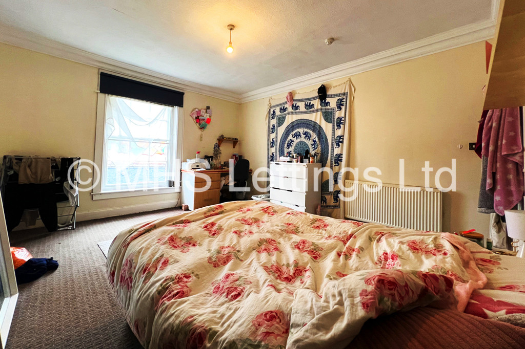 Photo of 8 Bedroom Mid Terraced House in 76 St. Michaels Road, Leeds, LS6 3BG