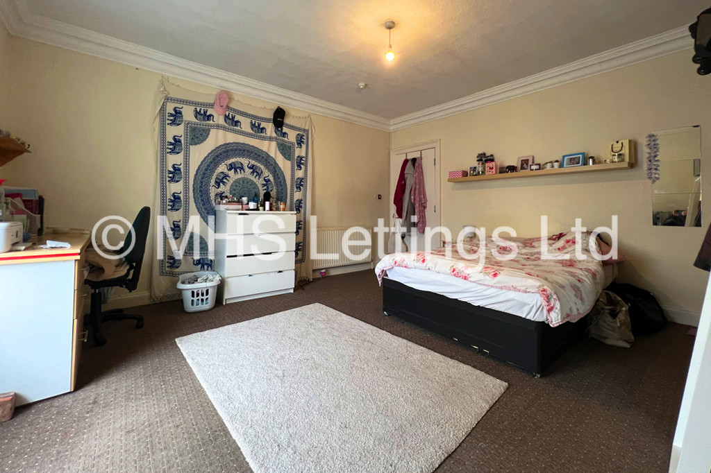 Photo of 8 Bedroom Mid Terraced House in 76 St. Michaels Road, Leeds, LS6 3BG