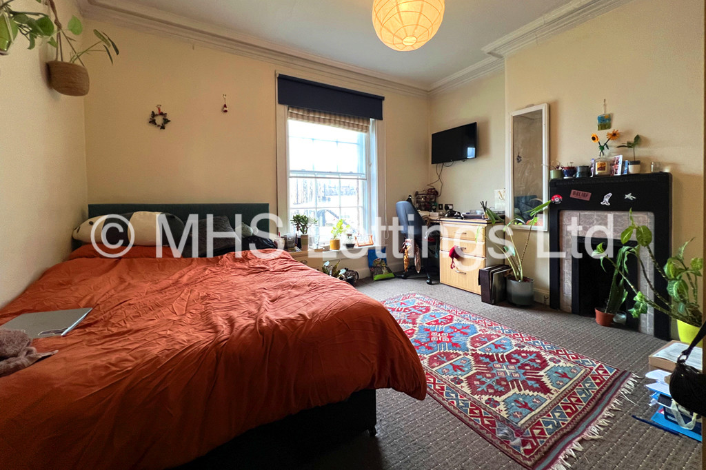 Photo of 8 Bedroom Mid Terraced House in 76 St. Michaels Road, Leeds, LS6 3BG