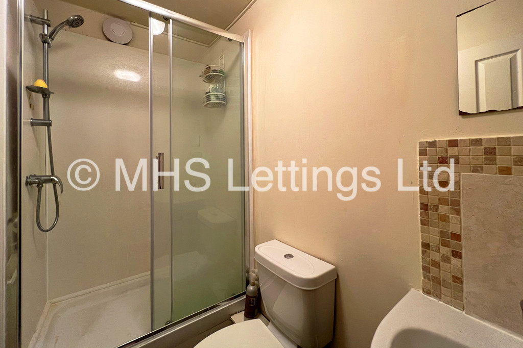 Photo of 8 Bedroom Mid Terraced House in 76 St. Michaels Road, Leeds, LS6 3BG