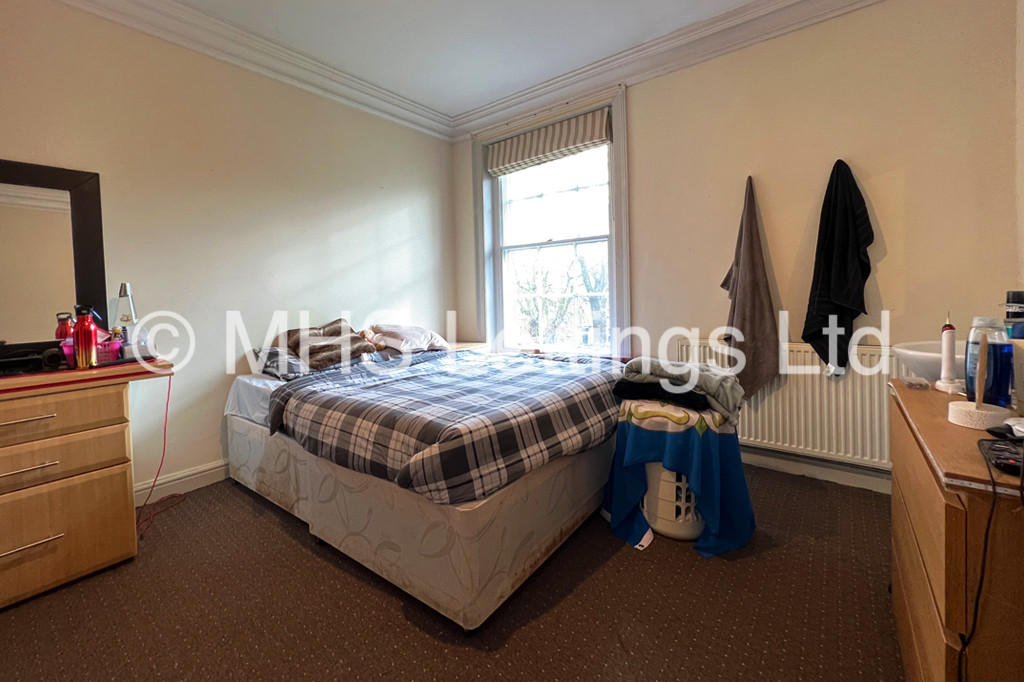 Photo of 8 Bedroom Mid Terraced House in 76 St. Michaels Road, Leeds, LS6 3BG