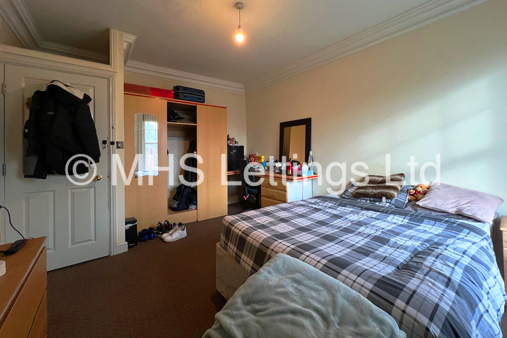 Photo of 8 Bedroom Mid Terraced House in 76 St. Michaels Road, Leeds, LS6 3BG