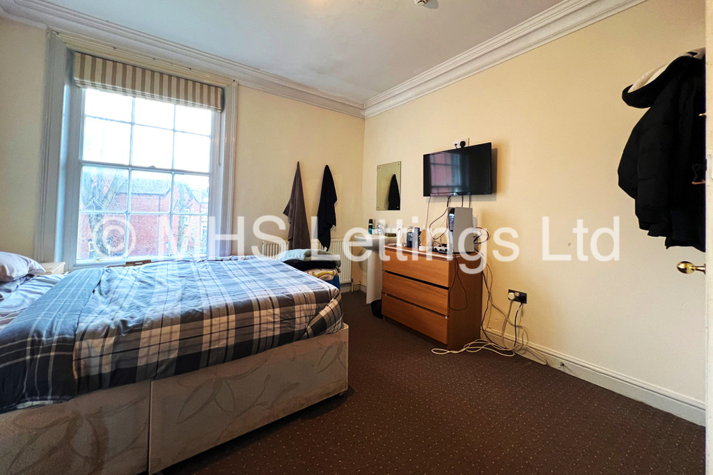 Photo of 8 Bedroom Mid Terraced House in 76 St. Michaels Road, Leeds, LS6 3BG