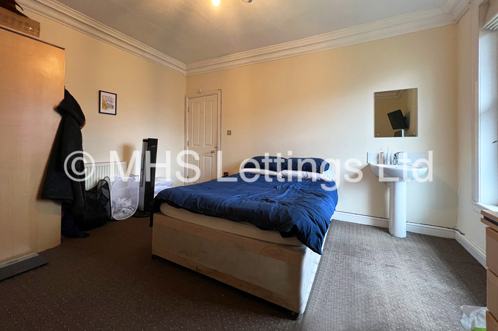Photo of 8 Bedroom Mid Terraced House in 76 St. Michaels Road, Leeds, LS6 3BG