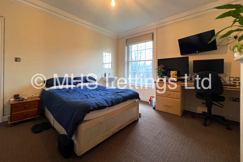 Photo of 8 Bedroom Mid Terraced House in 76 St. Michaels Road, Leeds, LS6 3BG