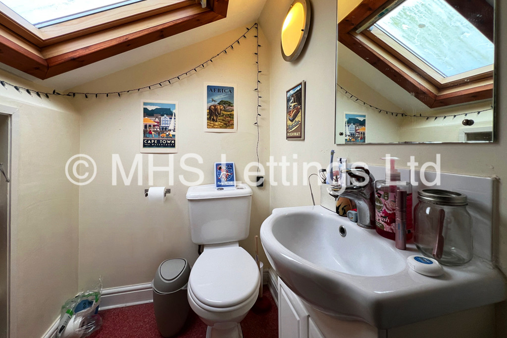 Photo of 8 Bedroom Mid Terraced House in 76 St. Michaels Road, Leeds, LS6 3BG